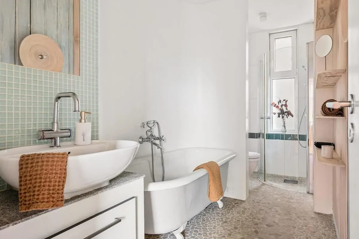 Dinbnb Apartments I Characteristic Townhouse With Bathtub Берген